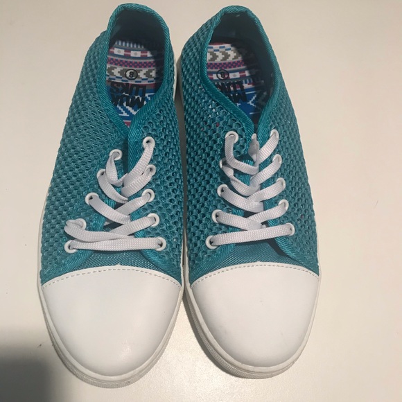 Muk Luk Sneakers - Picture 2 of 6